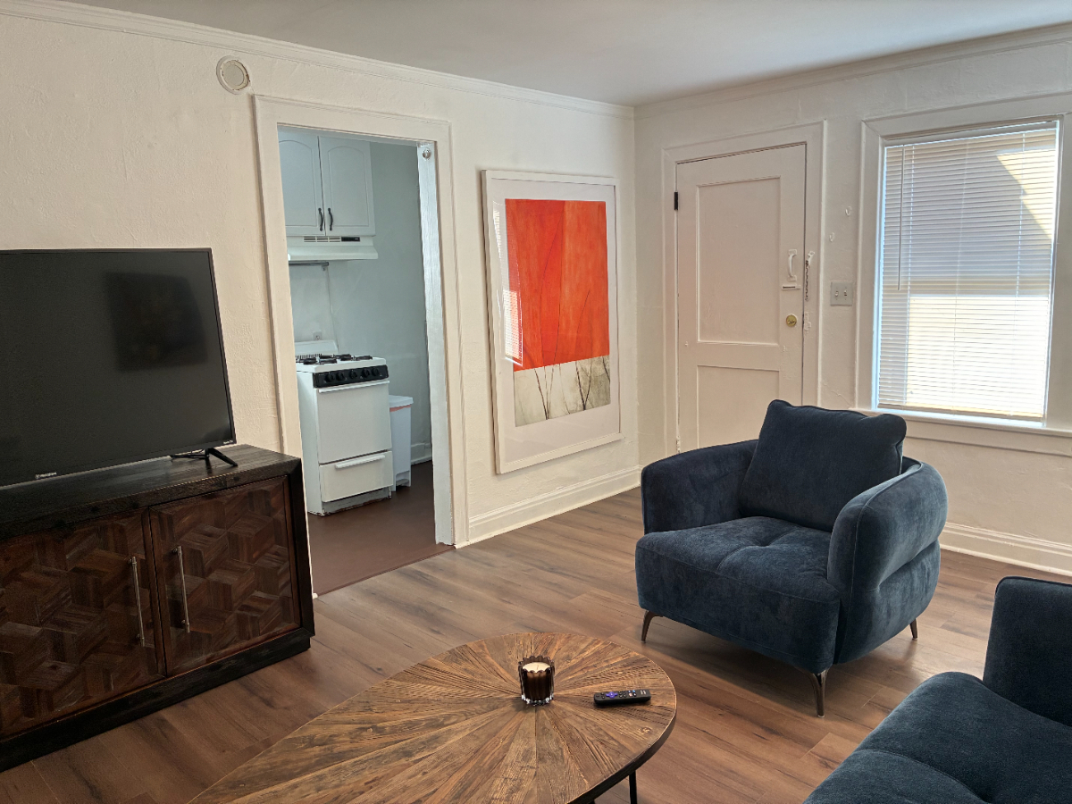 Private Silver Lake/Virgil Village Cottage With Fenced-in Patio, Utilities Included, and Pet-Friendly - Photo 5