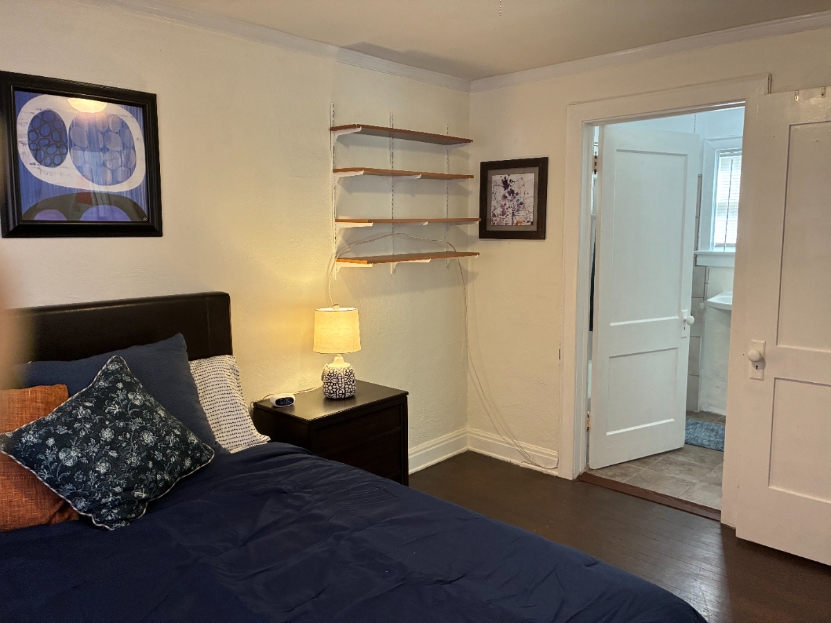 Private Silver Lake/Virgil Village Cottage With Fenced-in Patio, Utilities Included, and Pet-Friendly - Photo 6