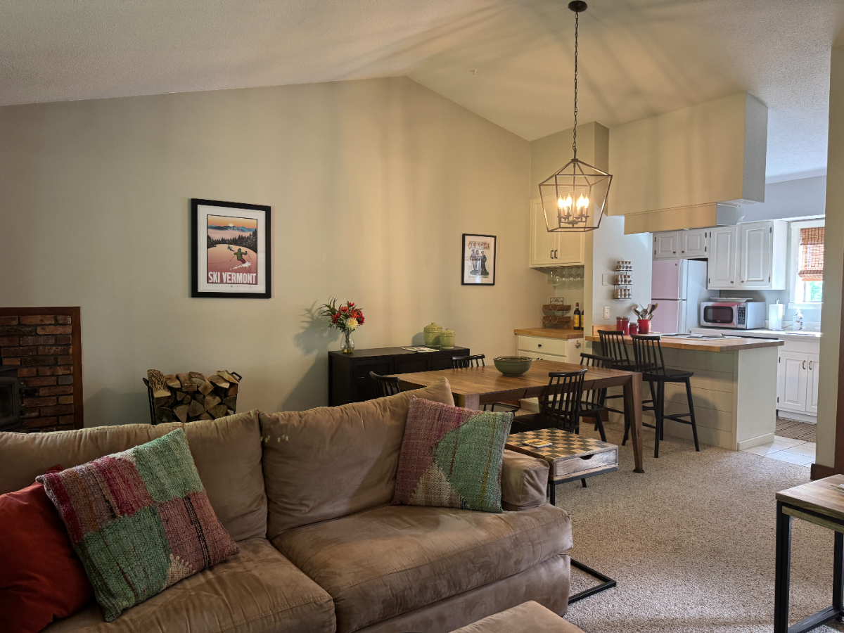 Furnished 2 Bedroom Condo - Photo 4