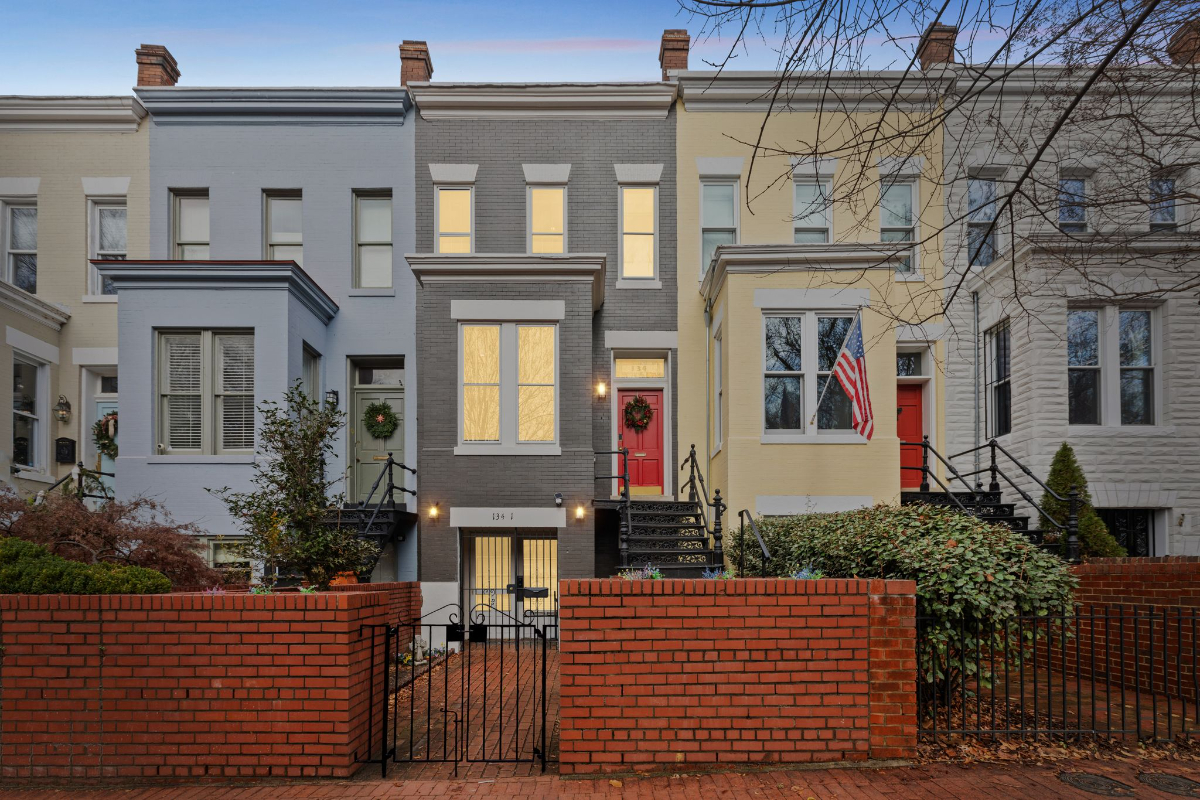 Capitol Hill Luxury 2 bed - 1 bath - Photo 2