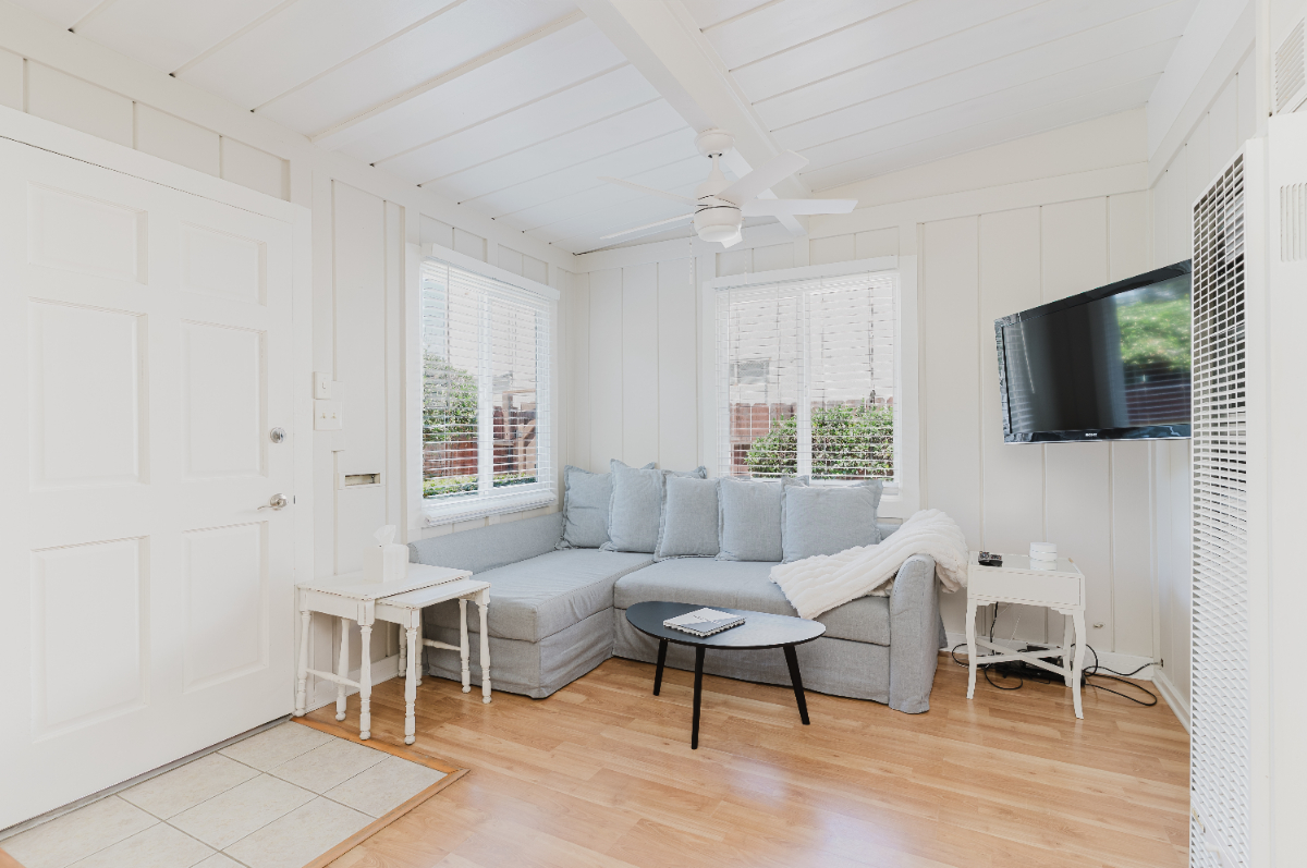 Cozy Beach Cottage Two Blocks From Beach - Furnished - Photo 6