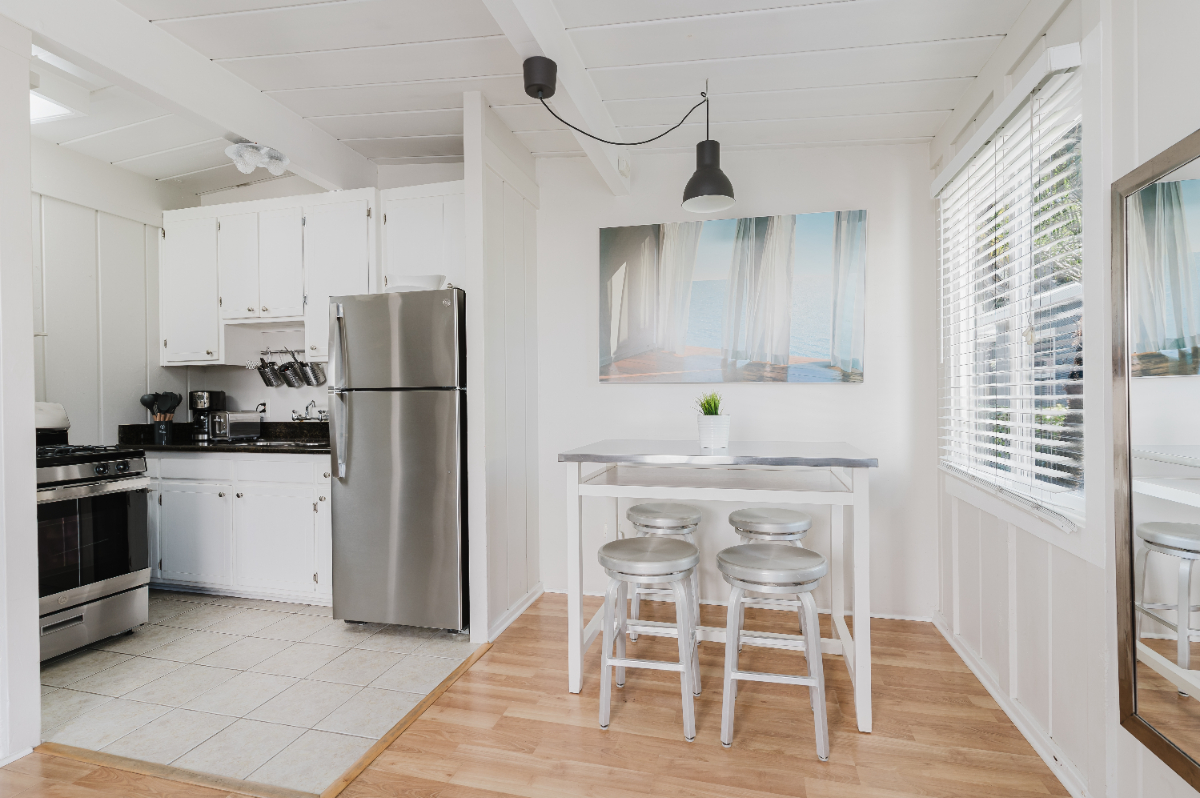 Cozy Beach Cottage Two Blocks From Beach - Furnished - Photo 4