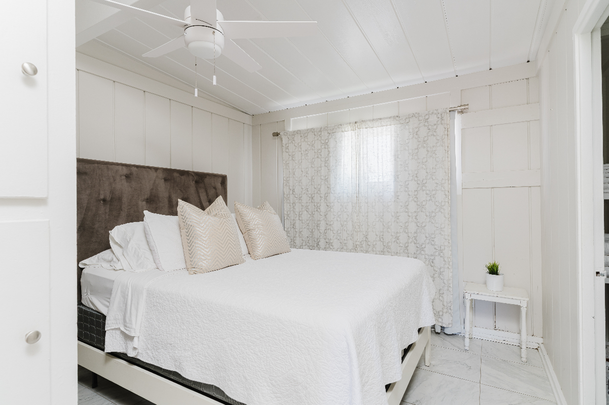Cozy Beach Cottage Two Blocks From Beach - Furnished - Photo 3