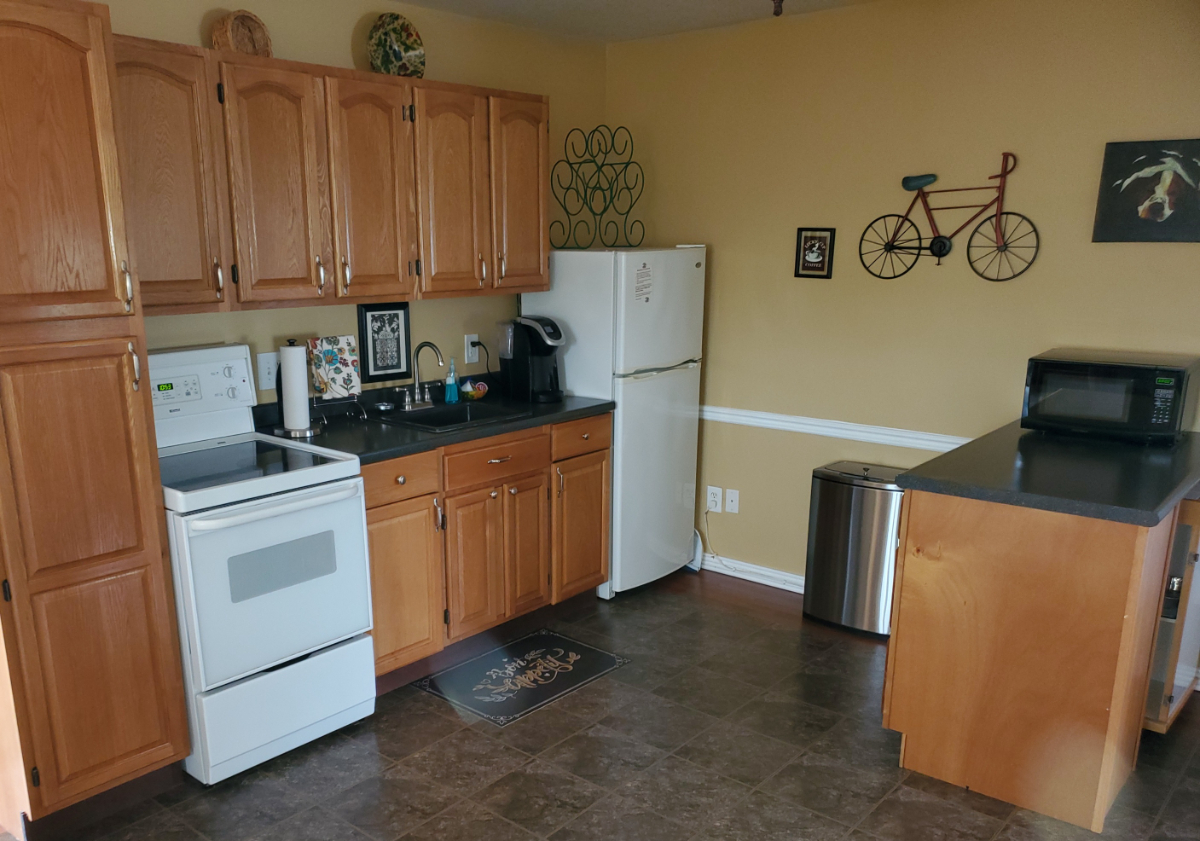 Safe 1BR Retreat with Jacuzzi, EV Charger in Prime Location - Photo 1