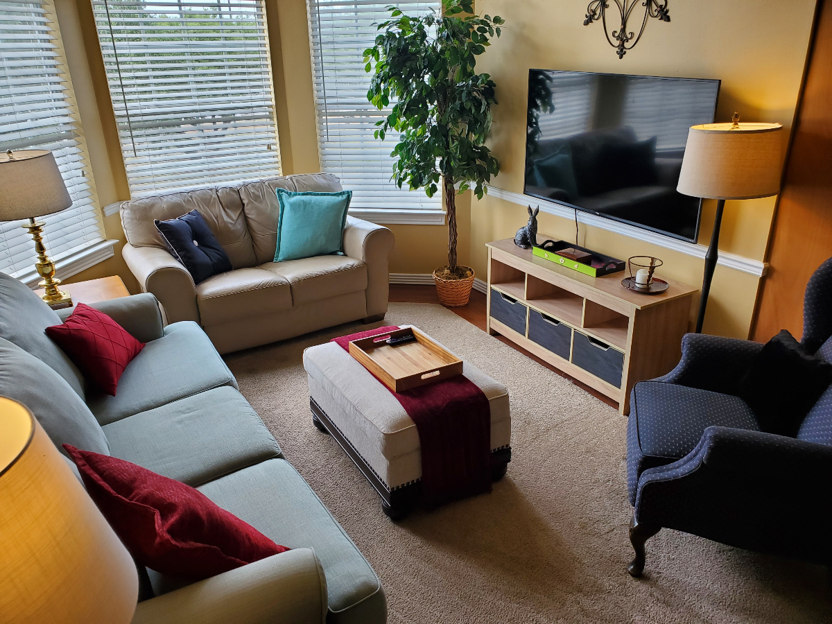 Safe 1BR Retreat with Jacuzzi, EV Charger in Prime Location - Photo 5