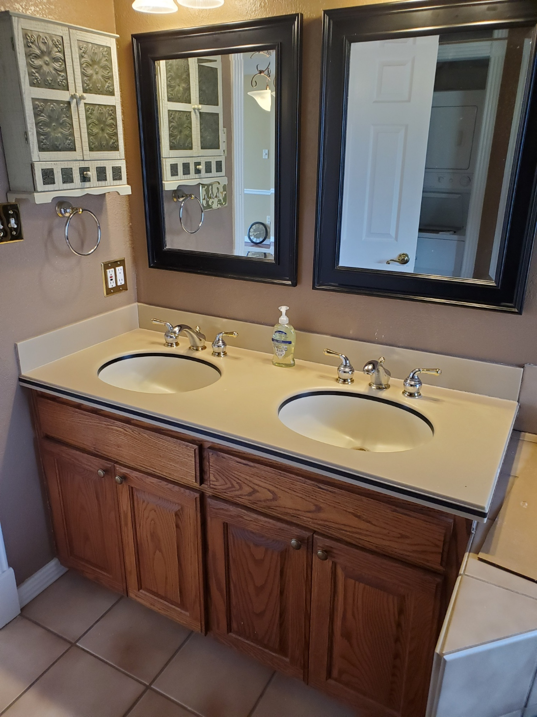 Safe 1BR Retreat with Jacuzzi, EV Charger in Prime Location - Photo 9