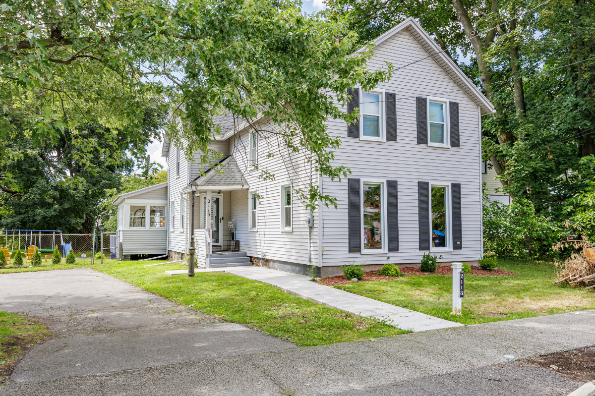 Brighton Retreat near URMC and Pittsford Plaza - Photo 9