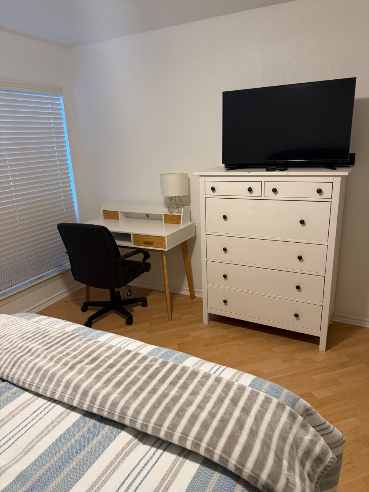 Modern 1-Bed Condo in Gated Preston Hollow Community with In-Unit Laundry, Pool, and Patio - Photo 2