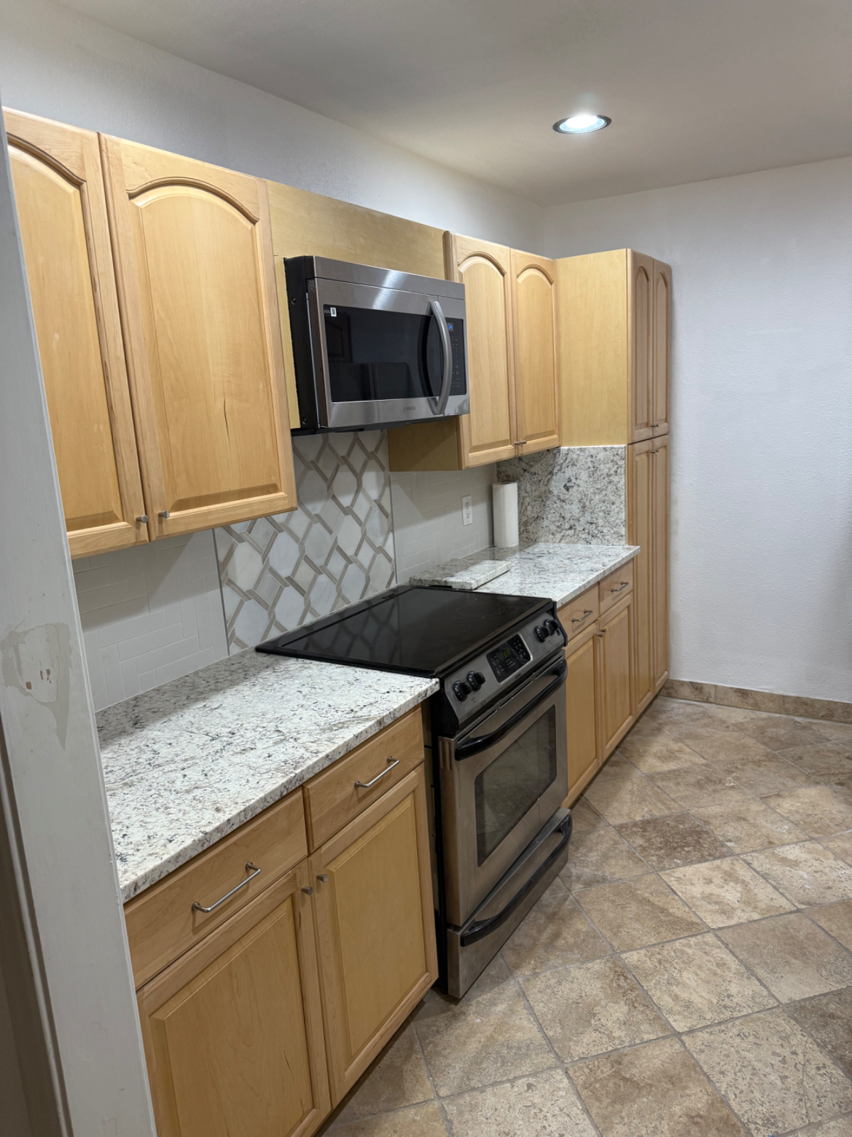 Modern 1-Bed Condo in Gated Preston Hollow Community with In-Unit Laundry, Pool, and Patio - Photo 8