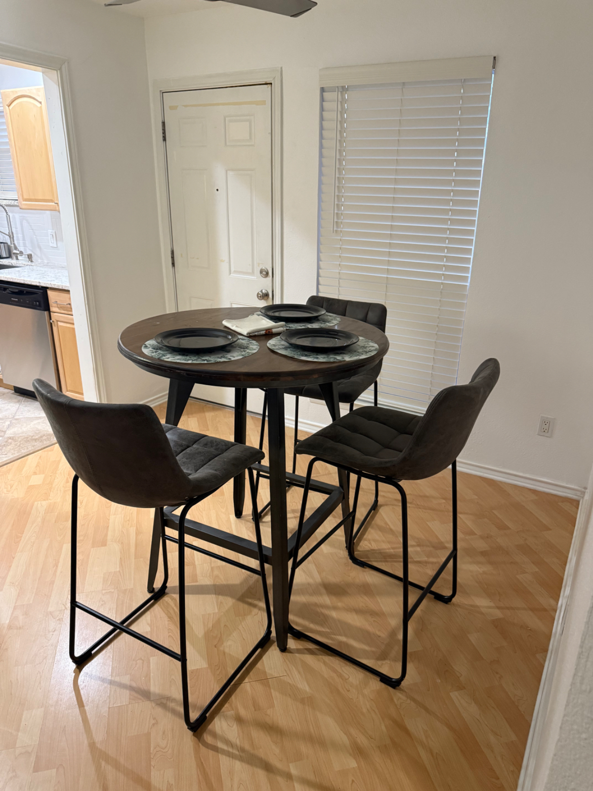 Modern 1-Bed Condo in Gated Preston Hollow Community with In-Unit Laundry, Pool, and Patio - Photo 9