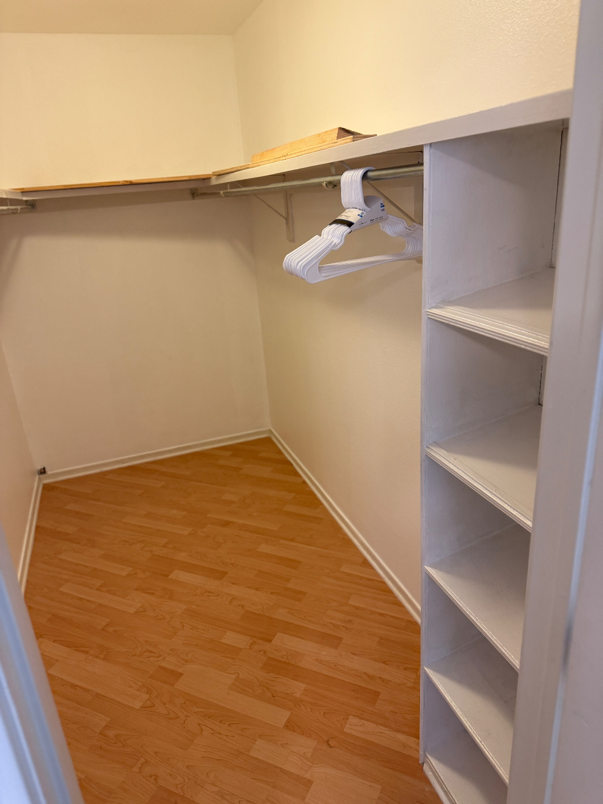 Modern 1-Bed Condo in Gated Preston Hollow Community with In-Unit Laundry, Pool, and Patio - Photo 4
