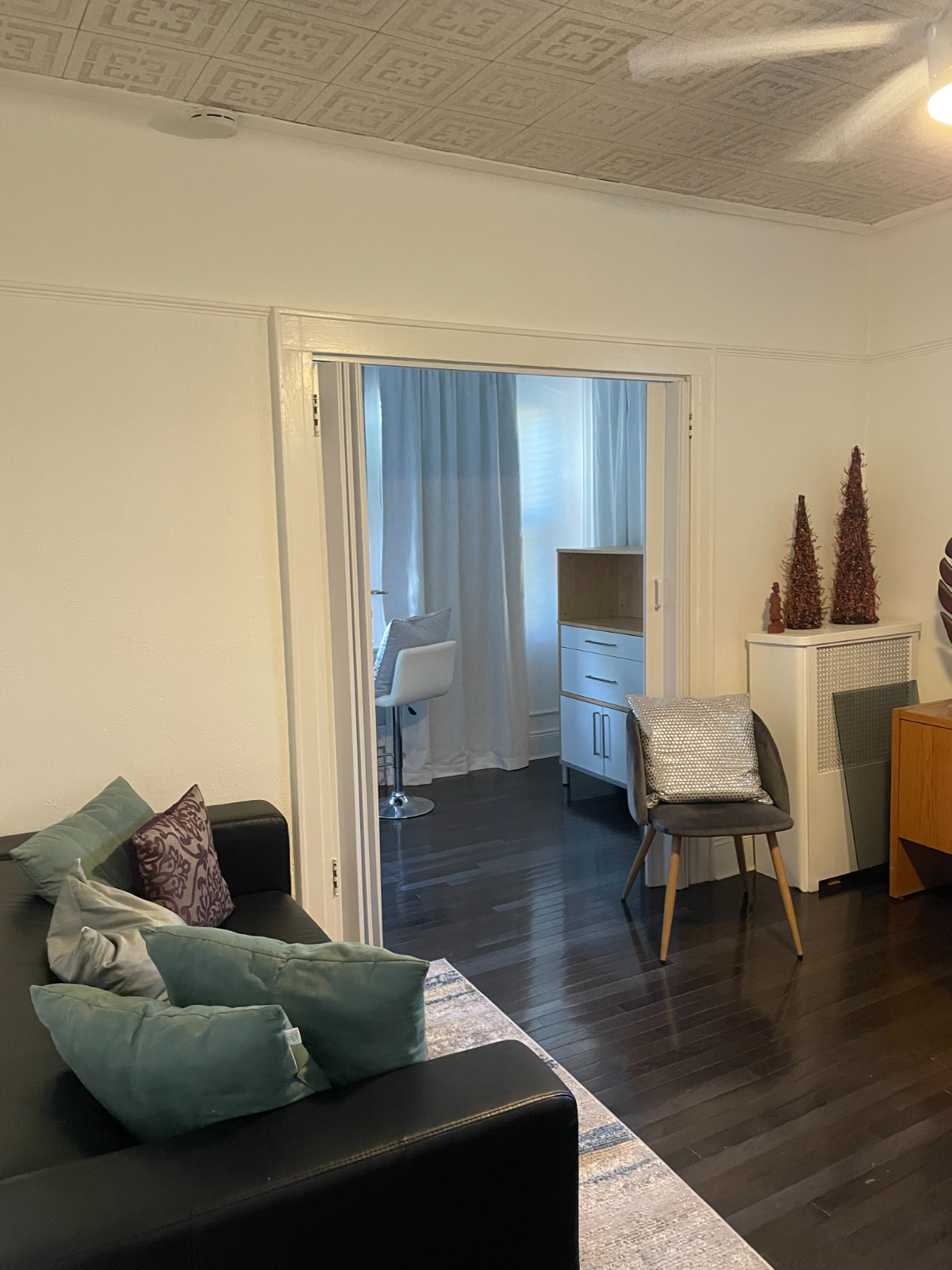 Best Quiet Room in the Area - Photo 3
