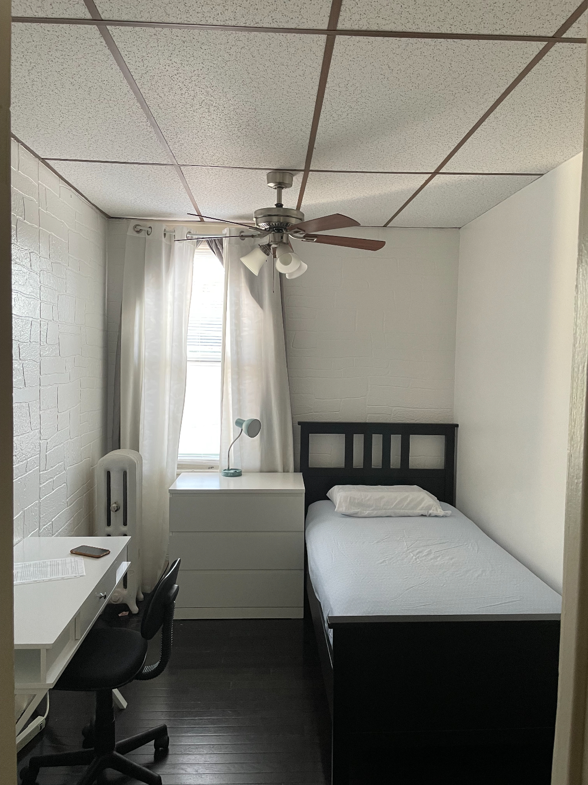 Best Quiet Room in the Area - Photo 6