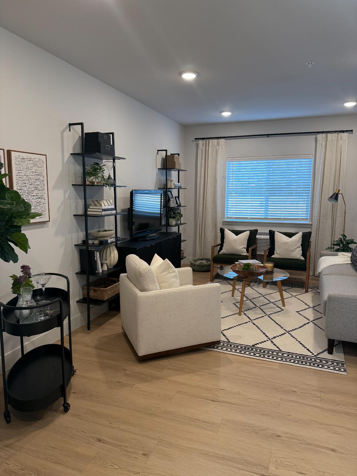 Modern Mountain Living Community with 24/7 Fitness Center - Pet Friendly - Sauna - On-Site Dog Park-Clubhouse 160-102 - Photo 5