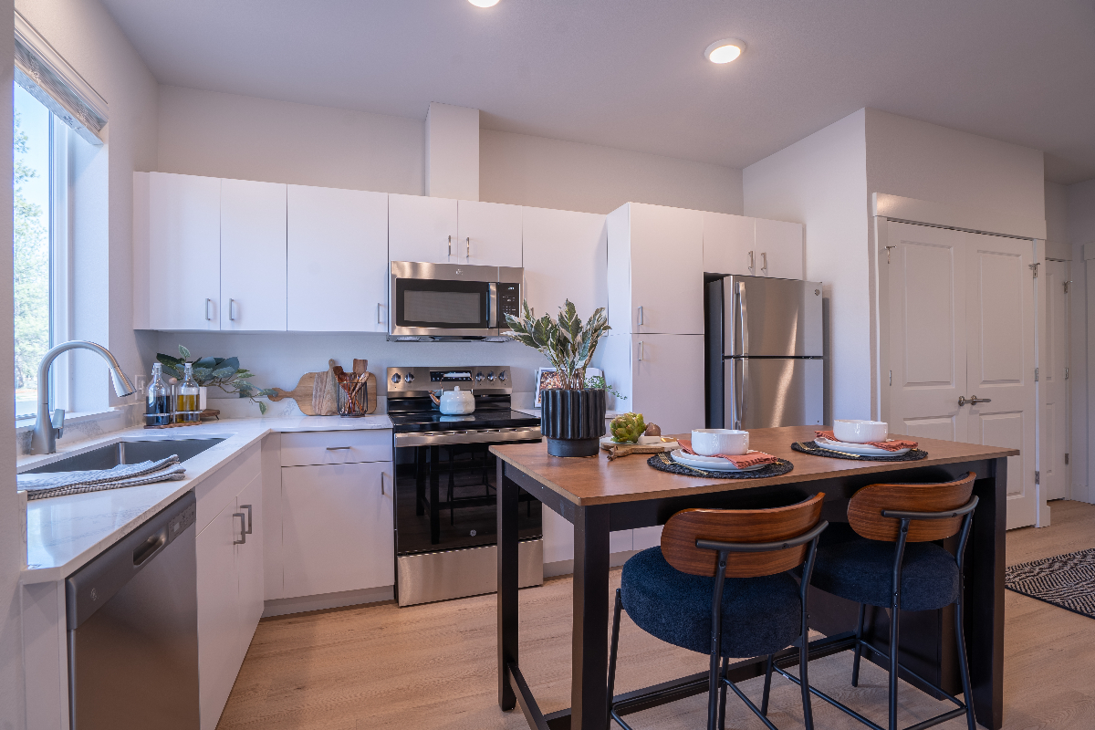 Modern Mountain Living Community with 24/7 Fitness Center - Pet Friendly - Sauna - On-Site Dog Park-Clubhouse 160-102 - Photo 2