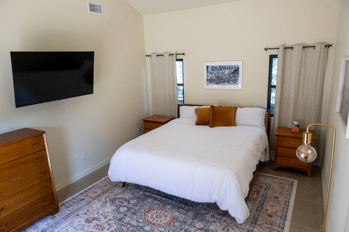 Summer in Venice - SPECIAL RATE/PARKING/2BD- Oakwood Neighborhood - Photo 2