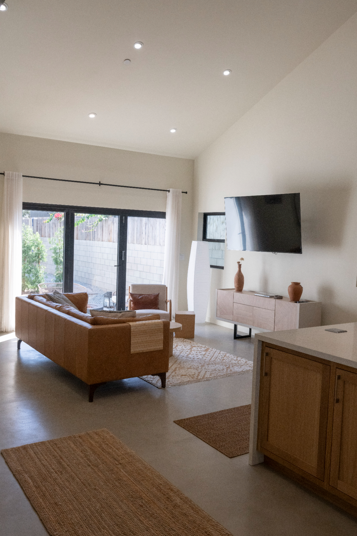 Summer in Venice - SPECIAL RATE/PARKING/2BD- Oakwood Neighborhood - Photo 1