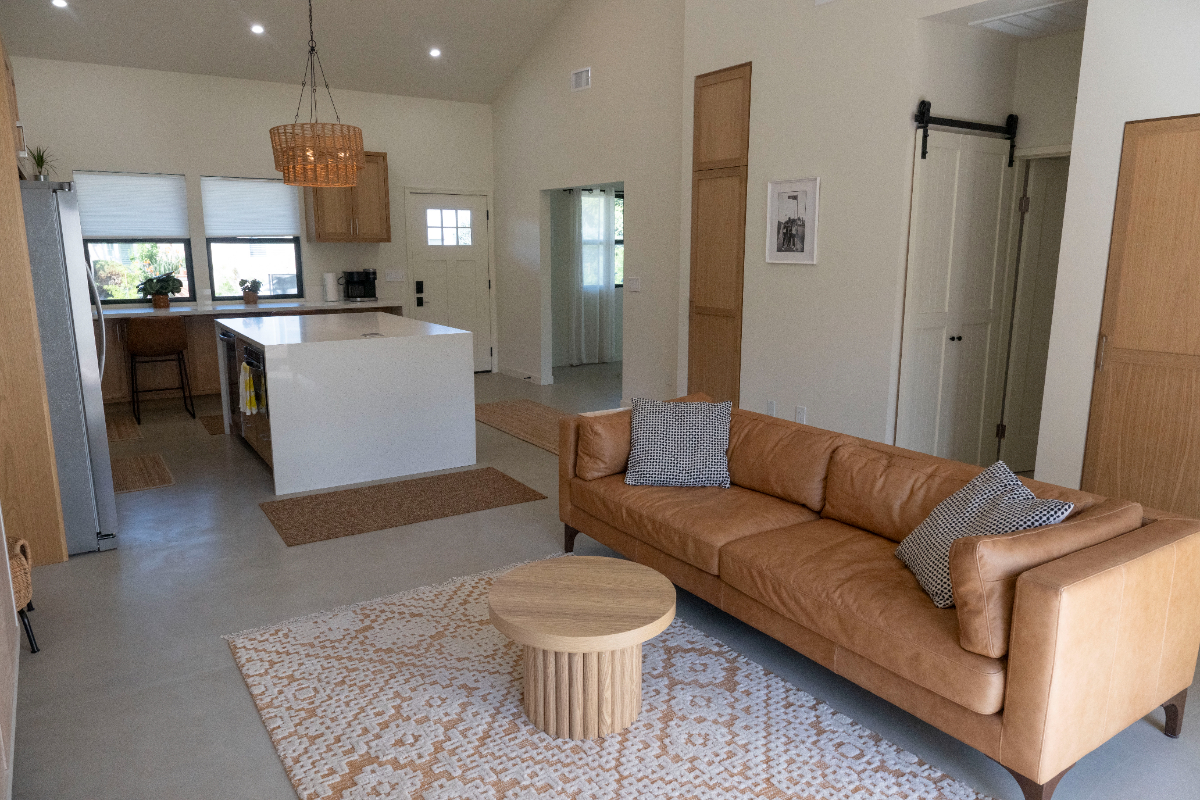 Summer in Venice - SPECIAL RATE/PARKING/2BD- Oakwood Neighborhood - Photo 6
