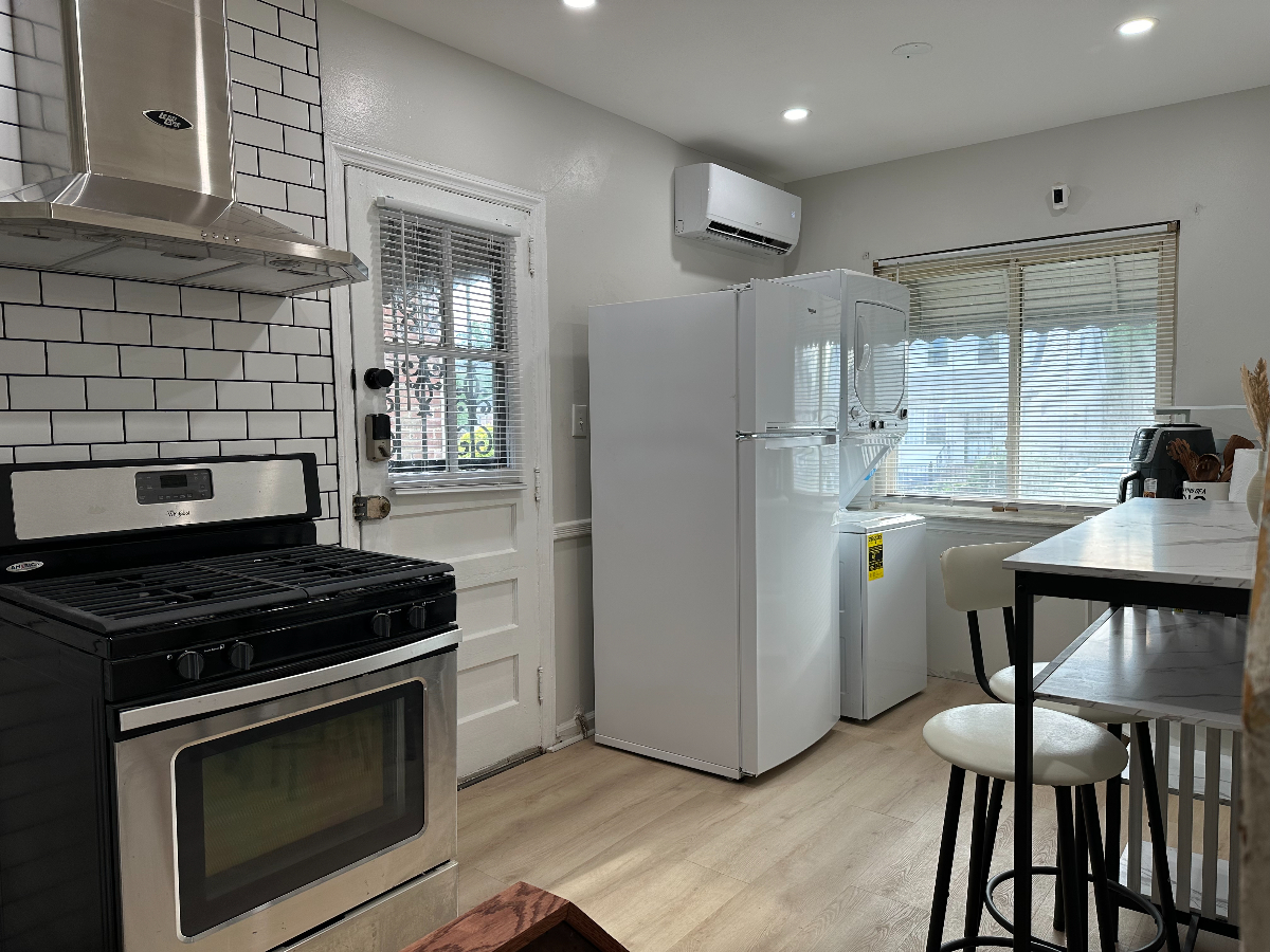TRAVEL NURSE HAVEN/ Newly renovated 4 Bed 2 bath  Less than 5 miles from 3 Major Hospitals - Photo 6