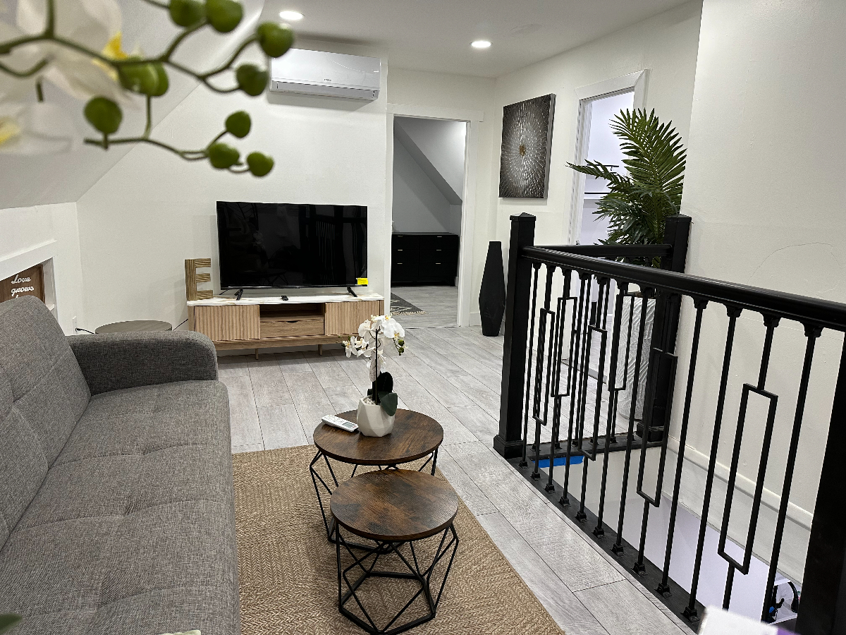 TRAVEL NURSE HAVEN/ Newly renovated 4 Bed 2 bath  Less than 5 miles from 3 Major Hospitals - Photo 8