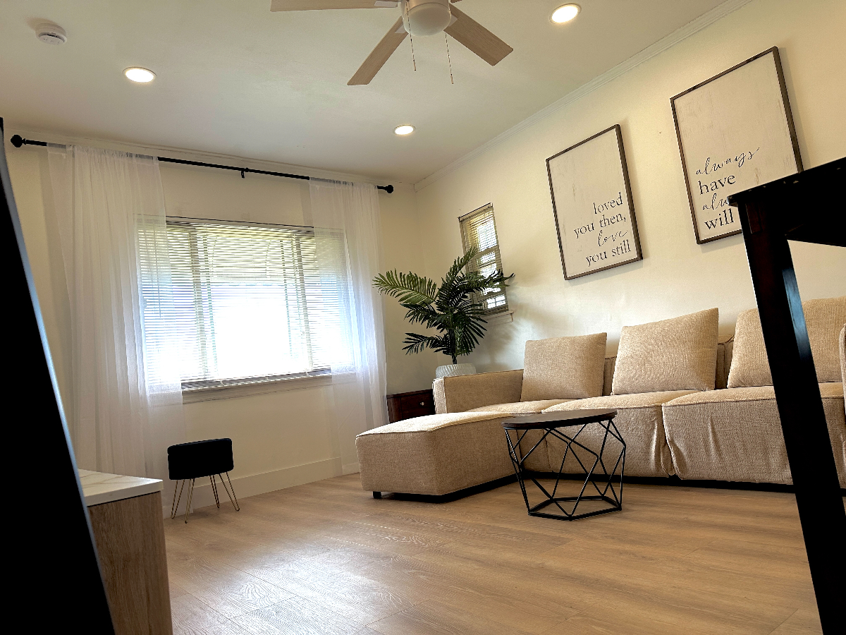 TRAVEL NURSE HAVEN/ Newly renovated 4 Bed 2 bath  Less than 5 miles from 3 Major Hospitals - Photo 4