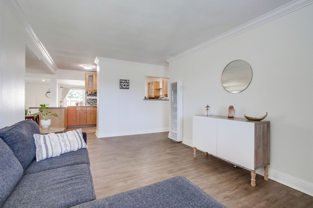 Sunshine & Relaxation Await - 2 BR Gem in Charming Bay Park - Photo 5