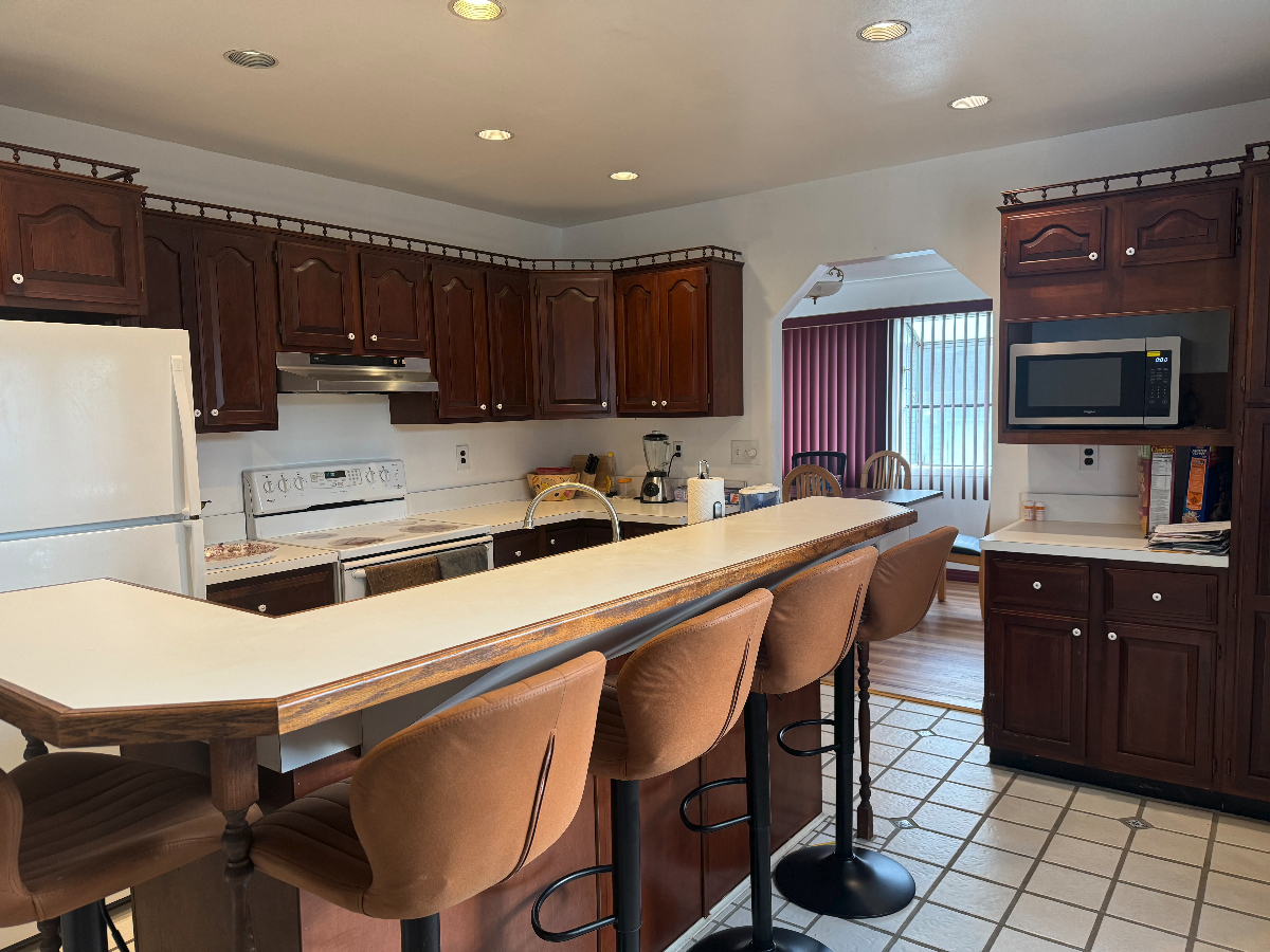 Peaceful Home Near Beaches - Photo 1