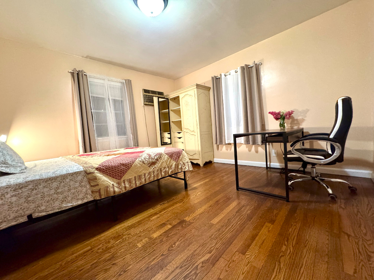 Peaceful Home Near Beaches - Photo 2