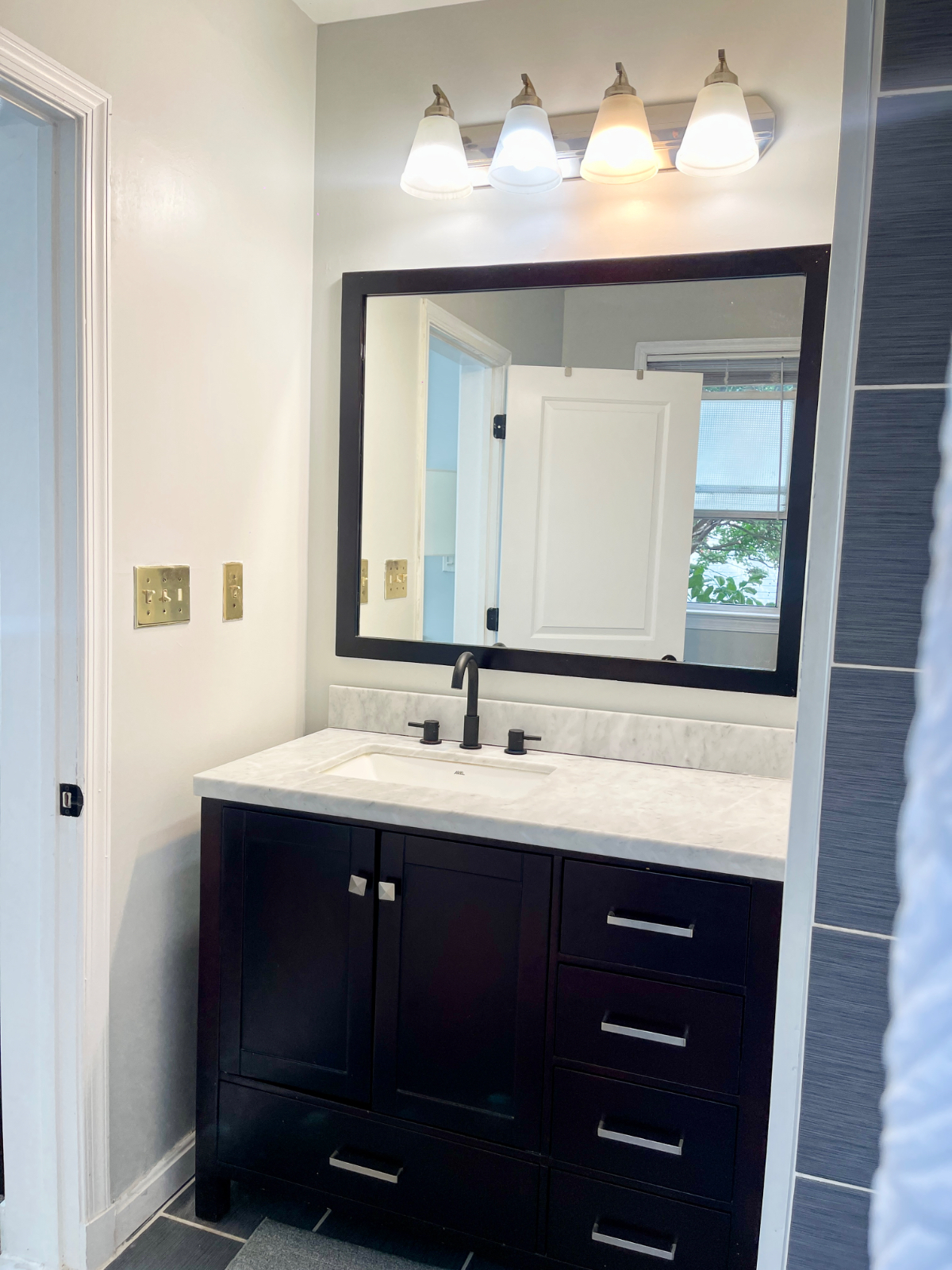 Private Bedroom & Bath. Quiet Home Near Green Line Metro. All Utilities Included - Photo 10
