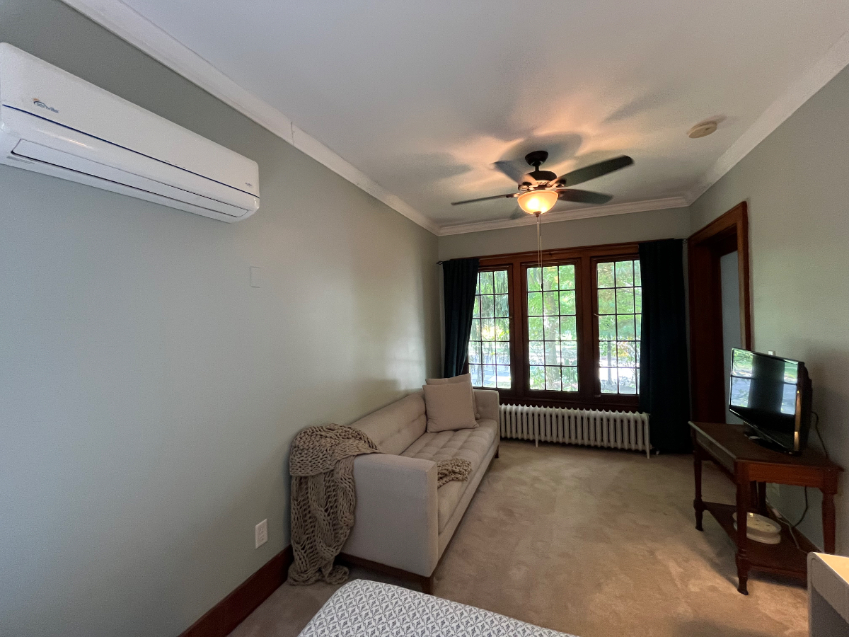 Bright and Modern Studio Near Highland Park with Utilities Included - Photo 11