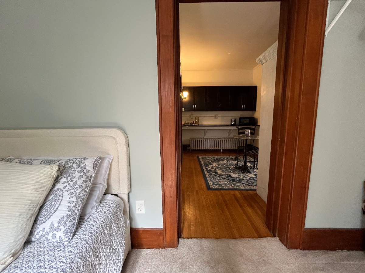 Bright and Modern Studio Near Highland Park with Utilities Included - Photo 7