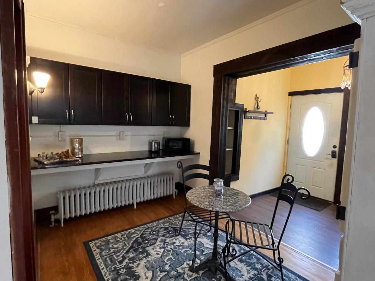 Bright and Modern Studio Near Highland Park with Utilities Included - Photo 8