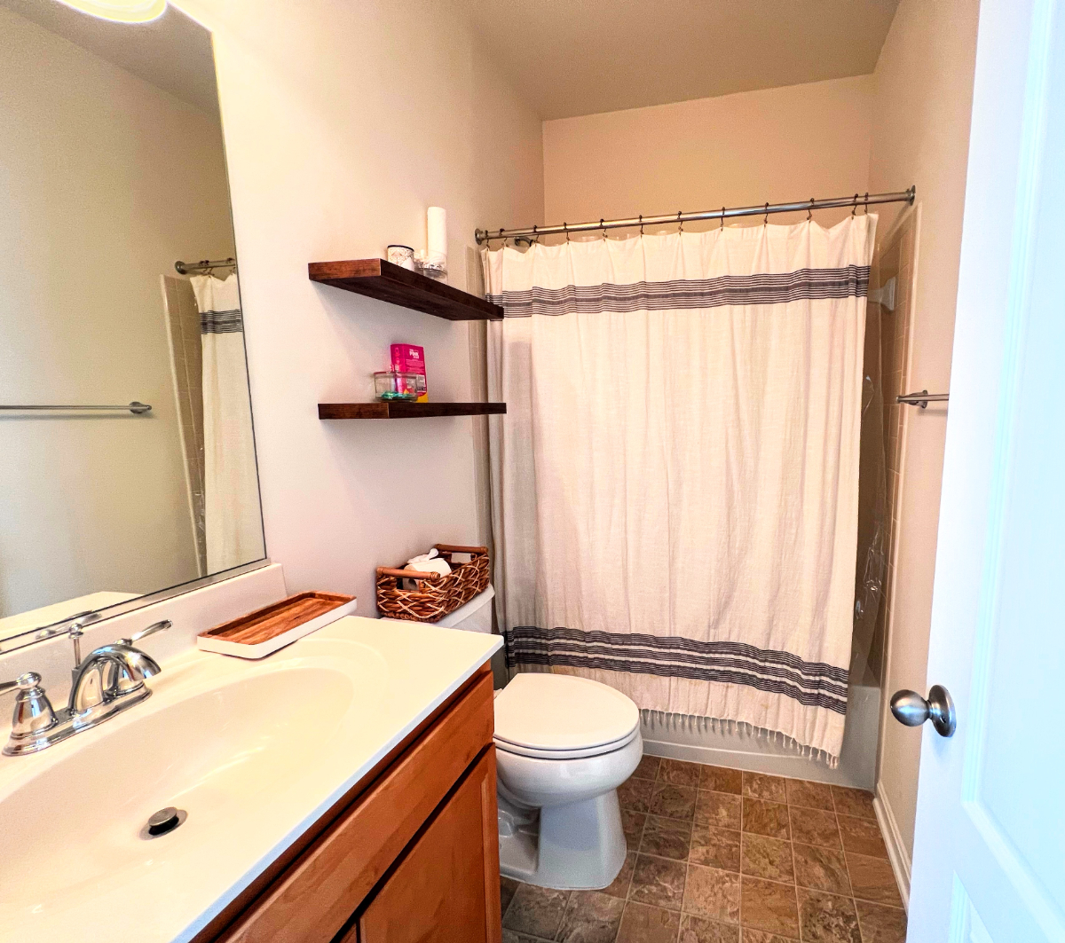 3 Furnished Bedrooms in DC Townhouse - Photo 9
