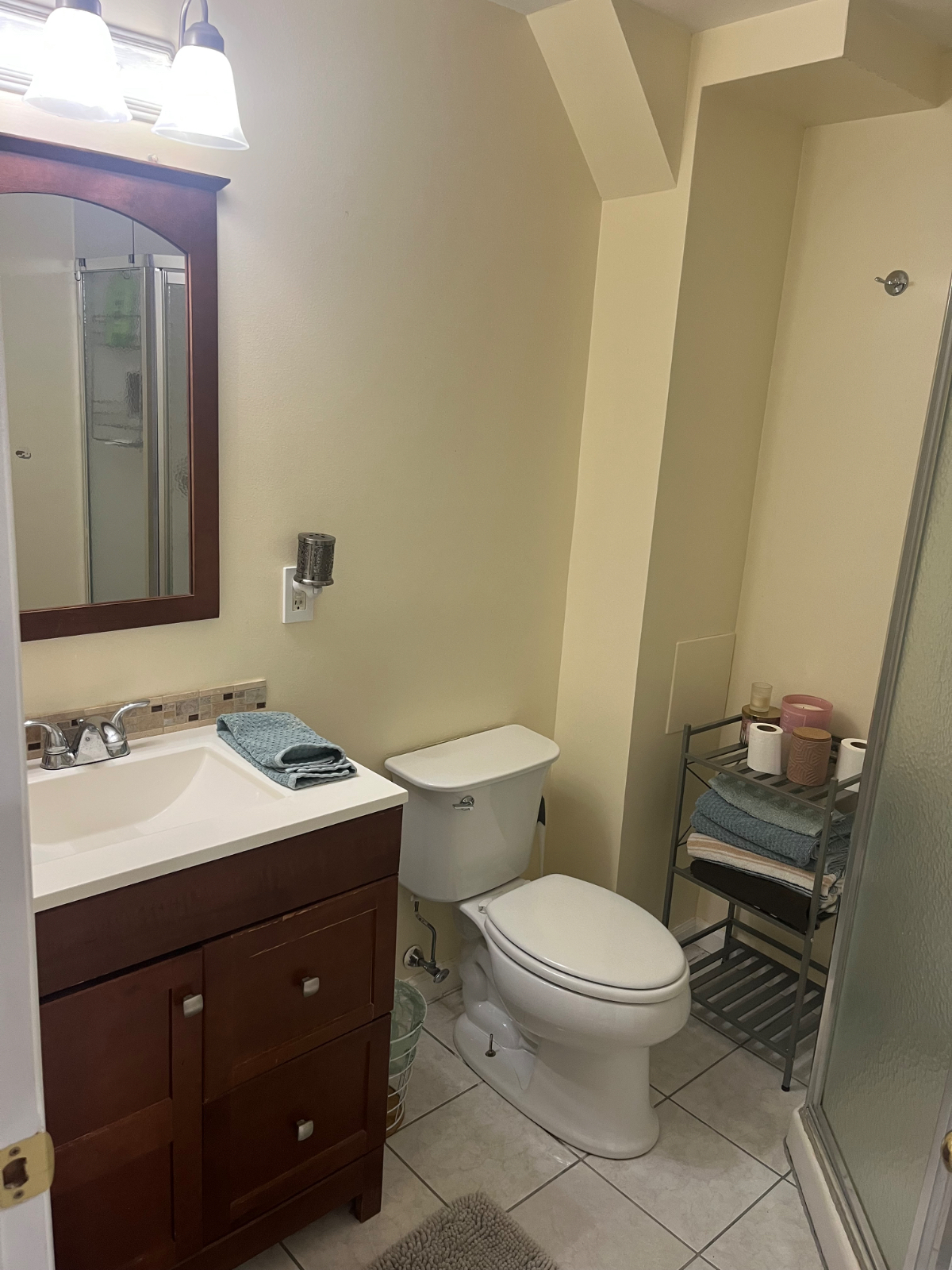 Cozy one bedroom full bath separate from main house with its own entrance. - Photo 2