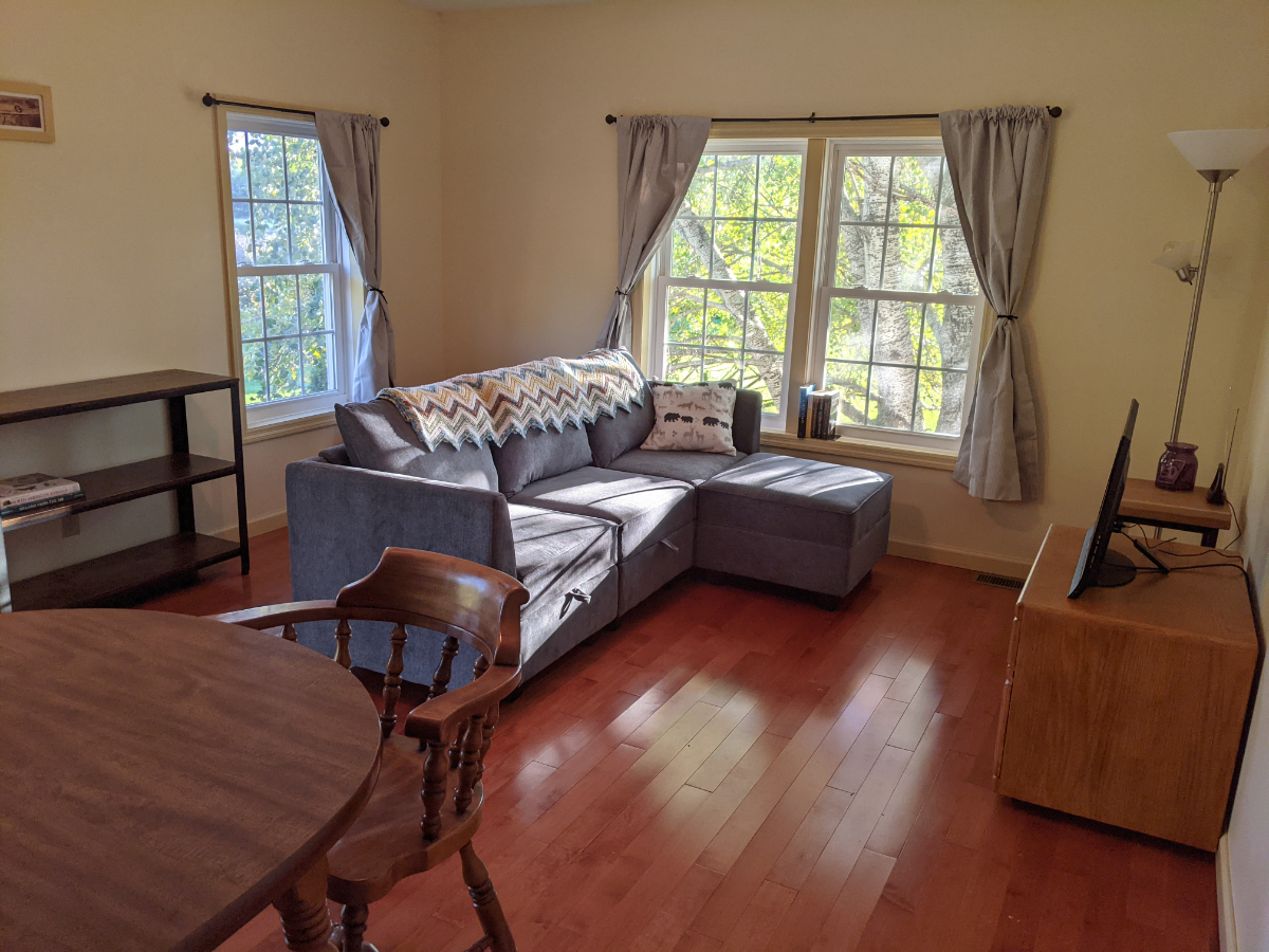 Large 1-Bedroom 'Treetop' Countryside Apartment - Photo 2