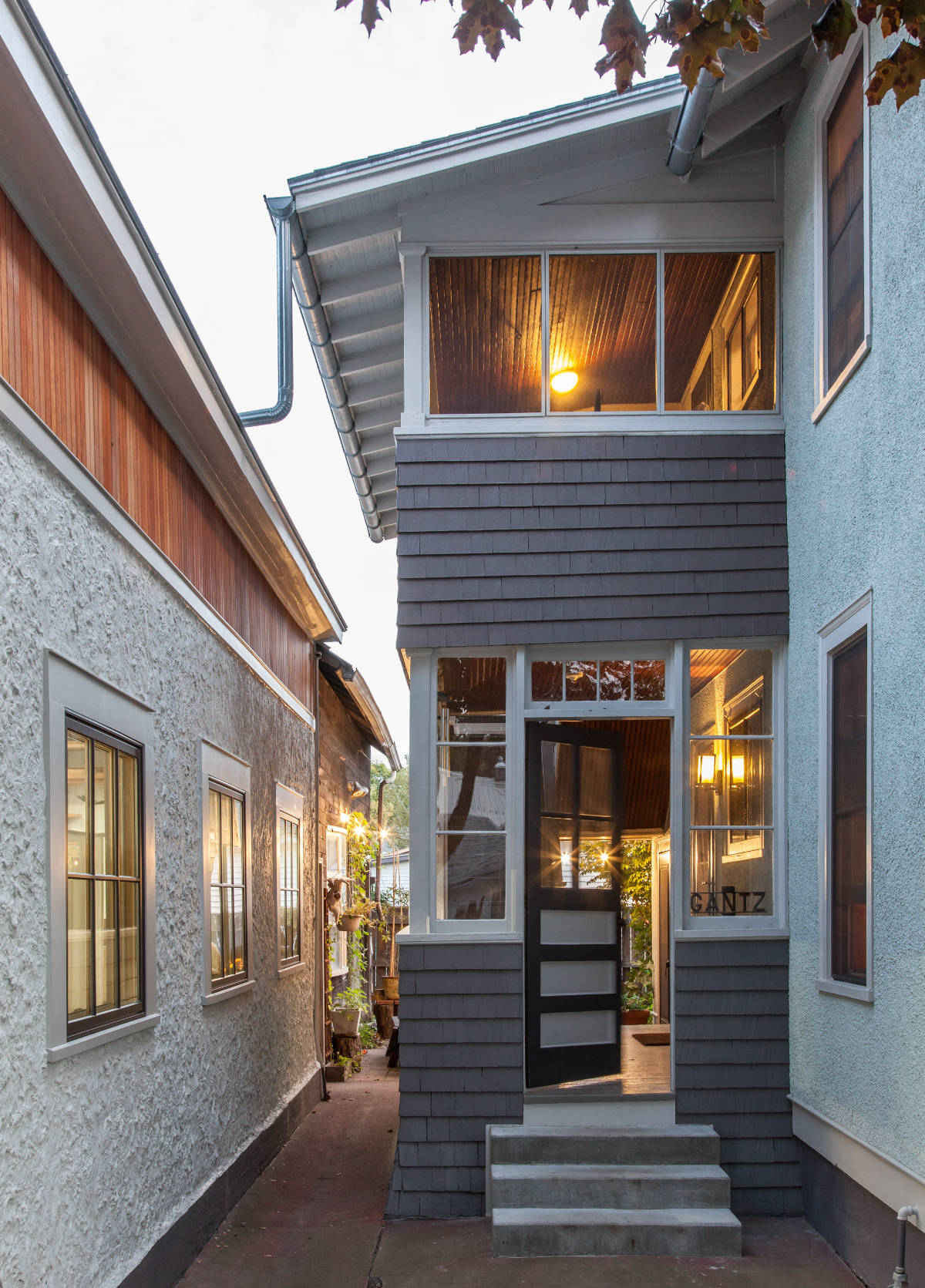 Cozy Bright Apartment in Quiet Neighborhood - Photo 1