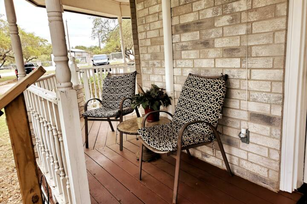 G, 1st Floor 1BR Beautiful View in Prime Location - Photo 12