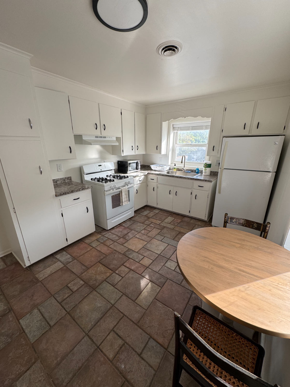 2 BR - LAUNDRY - NO PET FEE - Photo 3