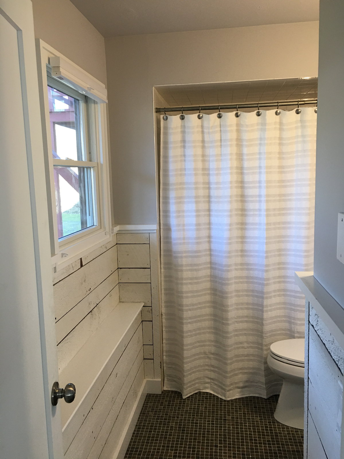 Newly Renovated - Walk to Bay and Ocean- Hampton Bays - Photo 5