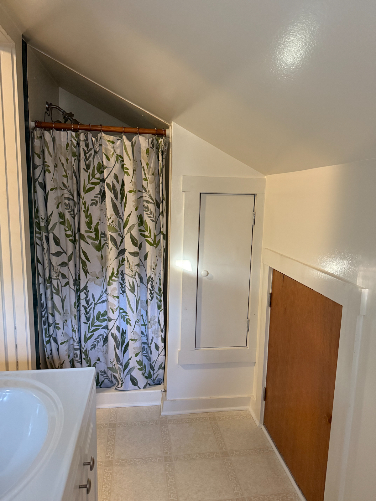 Cozy Private Suite Central To Everything - Photo 4