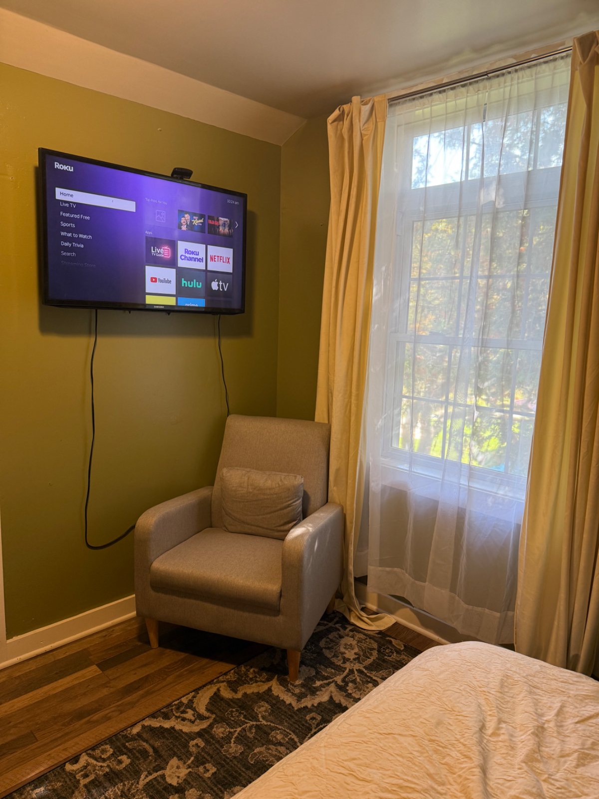 Cozy Private Suite Central To Everything - Photo 2