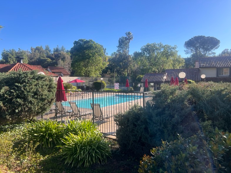 Agoura Hills Condo - Photo 2