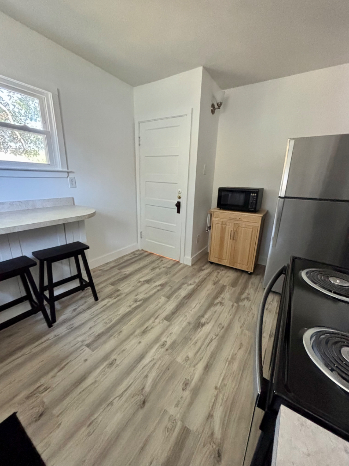 Newly renovated 2 bedroom duplex - Photo 5