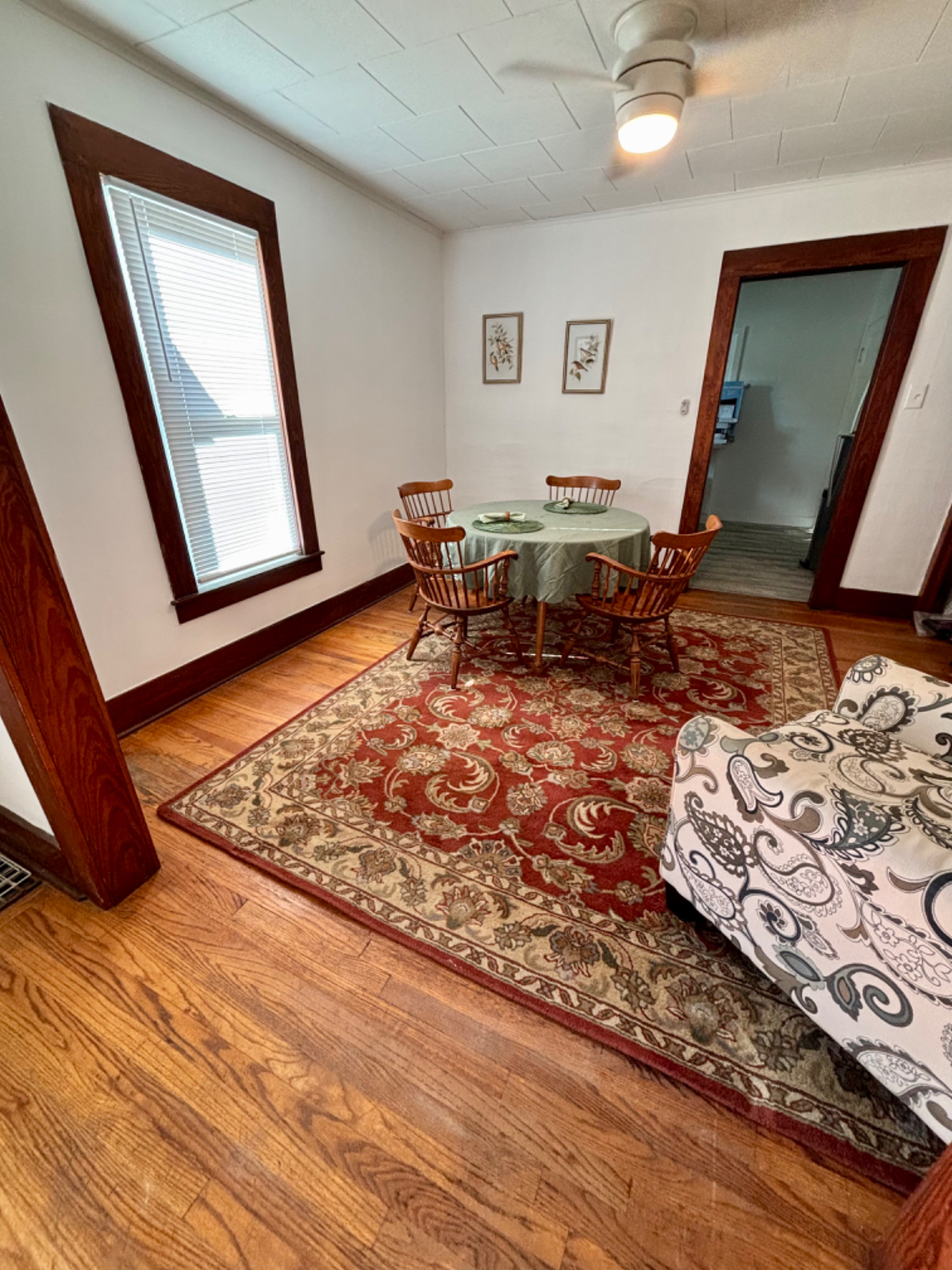 Newly renovated 2 bedroom duplex - Photo 4