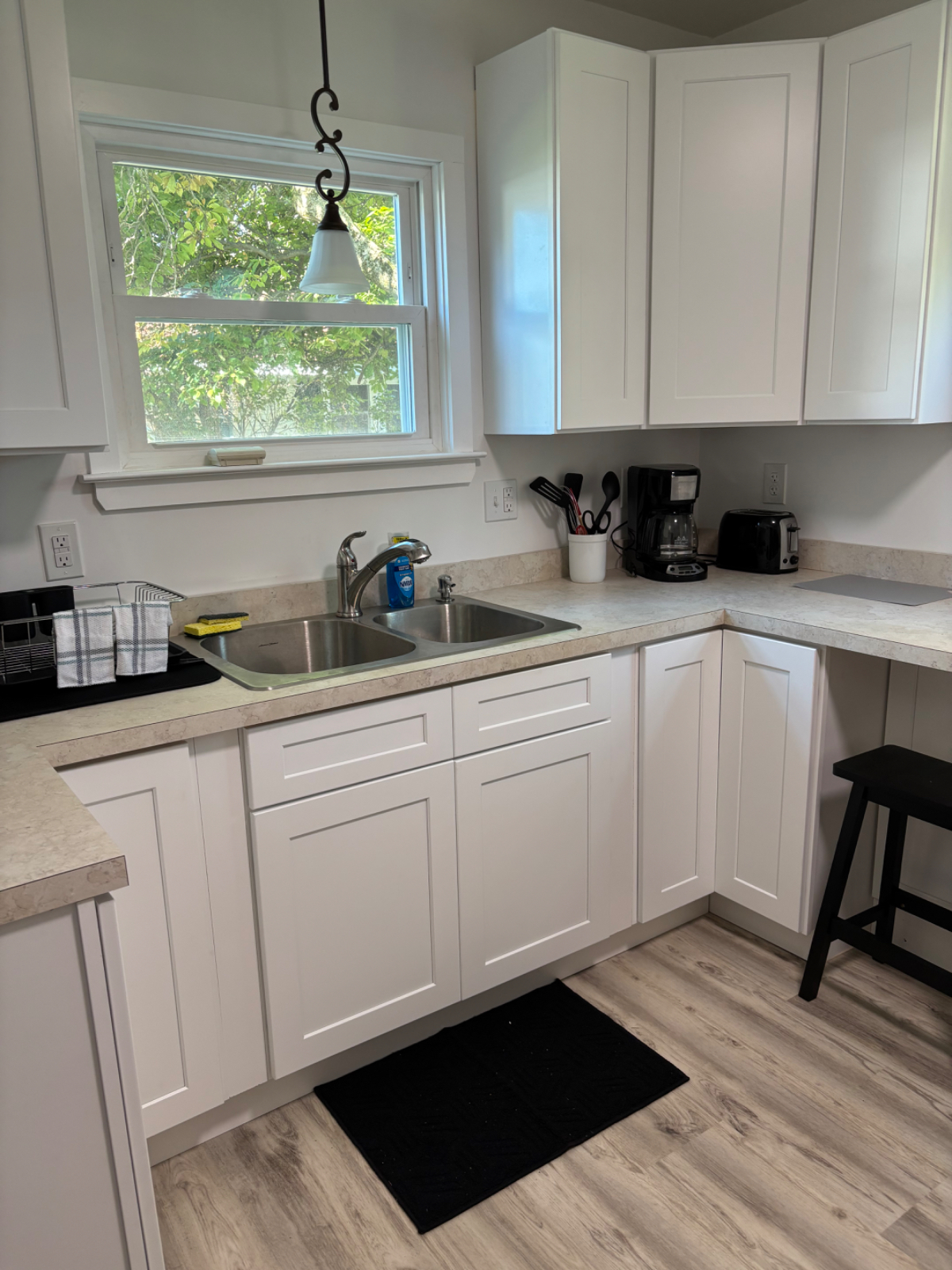 Newly renovated 2 bedroom duplex - Photo 6