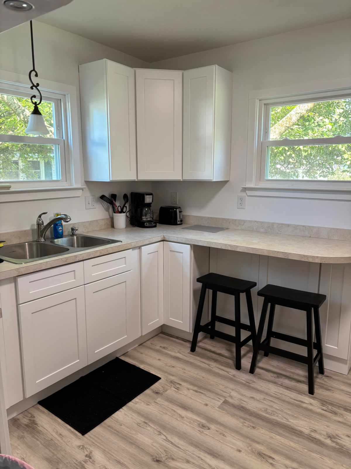 Newly renovated 2 bedroom duplex - Photo 3