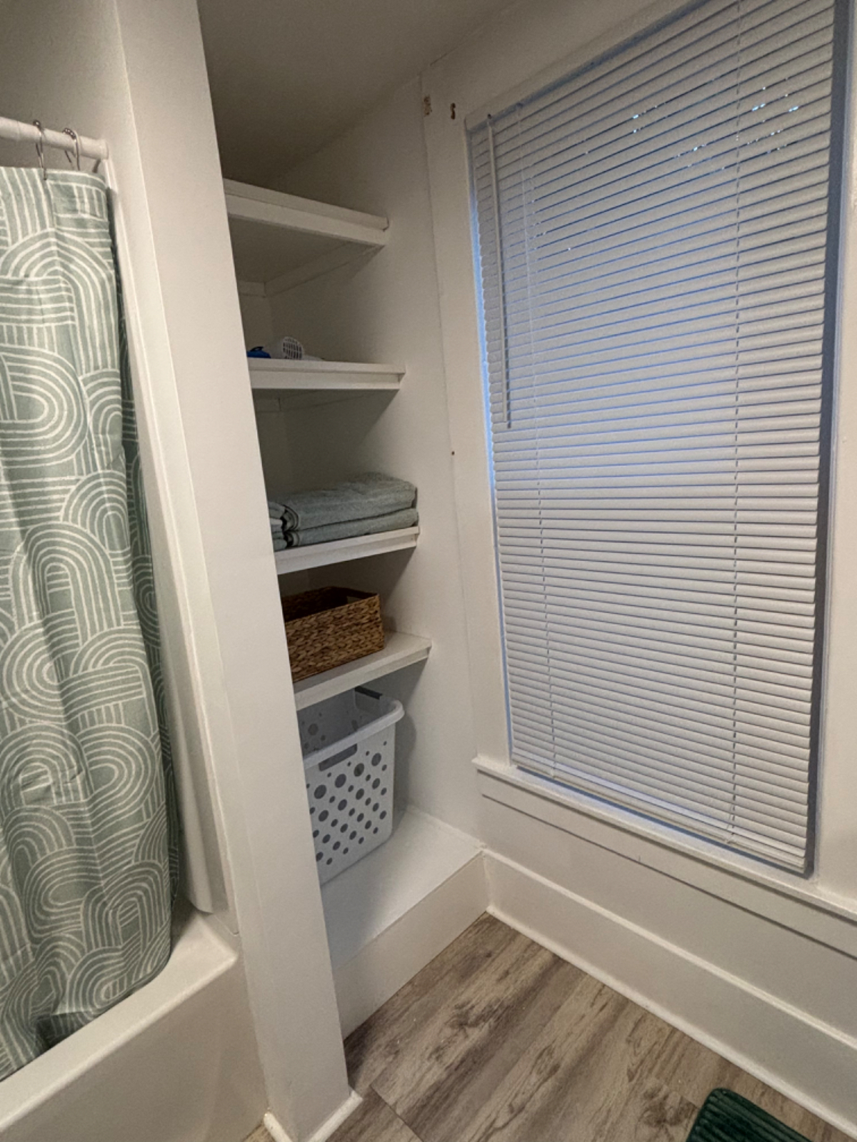 Newly renovated 2 bedroom duplex - Photo 8