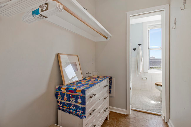 Centrally located, newly renovated, super sunny DC condo - Photo 4