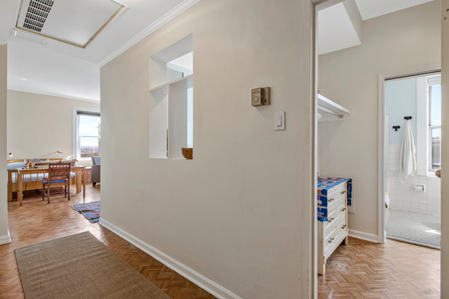 Centrally located, newly renovated, super sunny DC condo - Photo 5