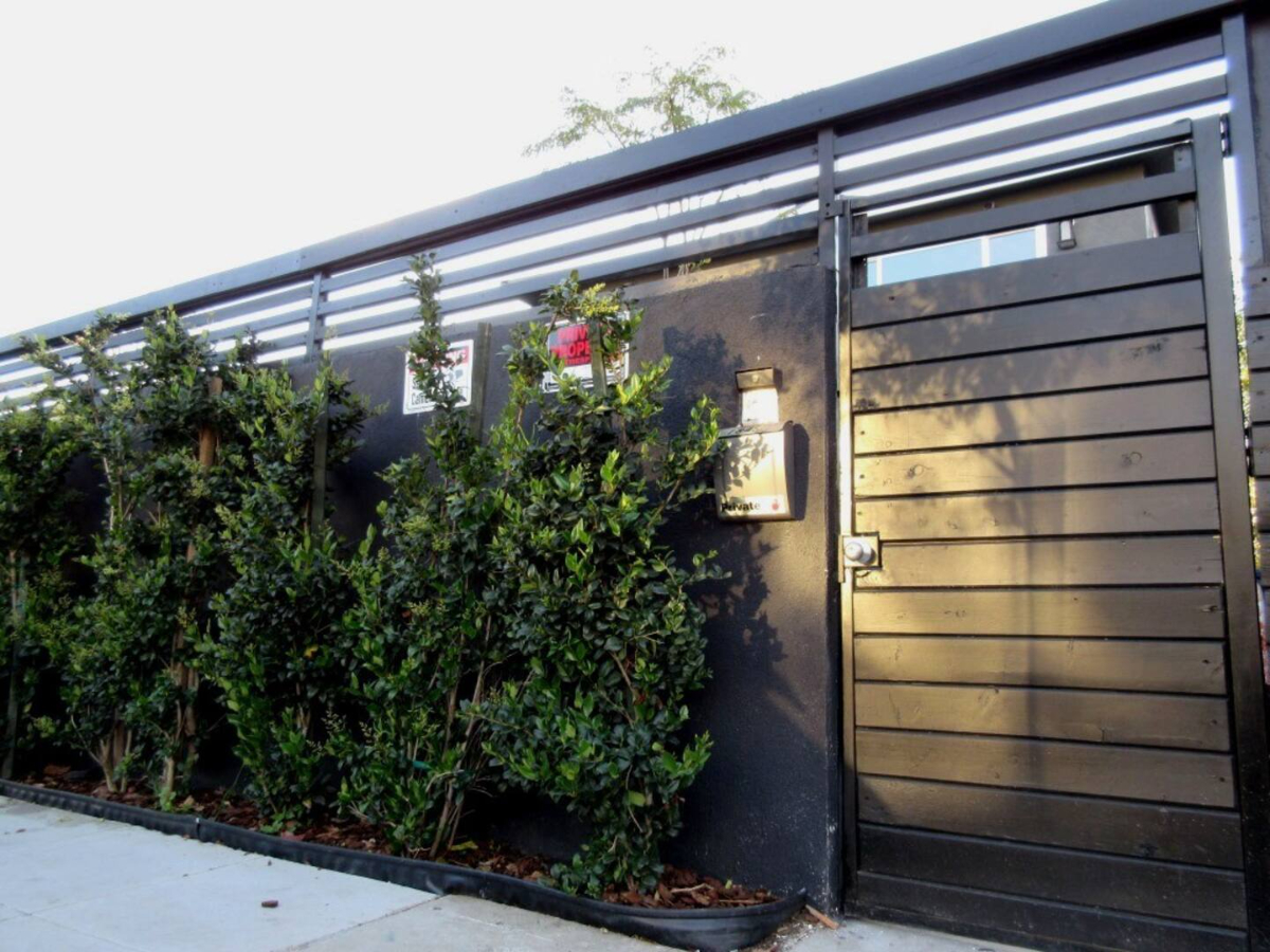 Awesome Upper 2 Bedroom w/Tall Beamed Ceilings, W&D In Unit, A/C, Parking, King Beds - Photo 5